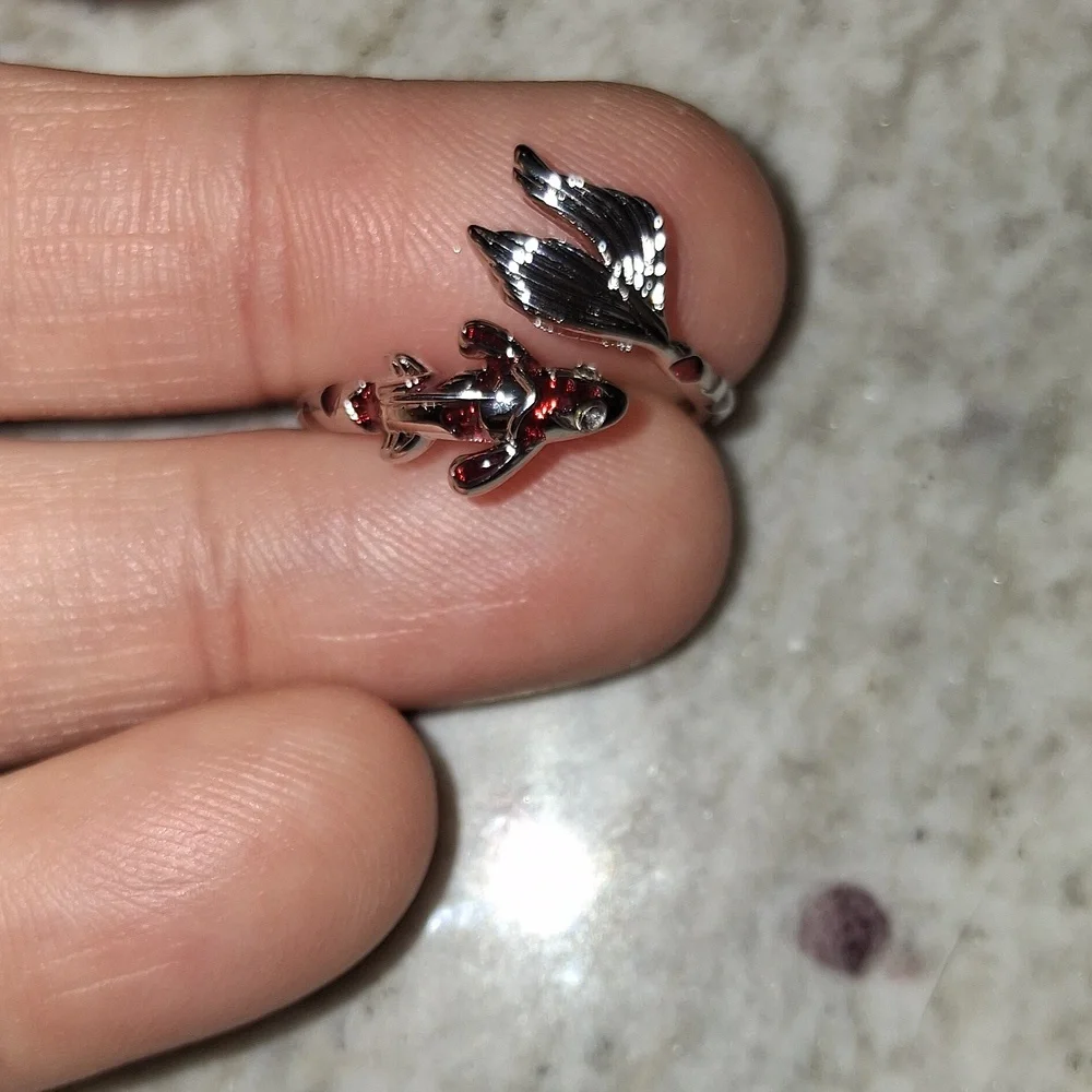 NWT Beautiful Boho Silver & Red Koi Fish 7 Wrap Around Ring!!
